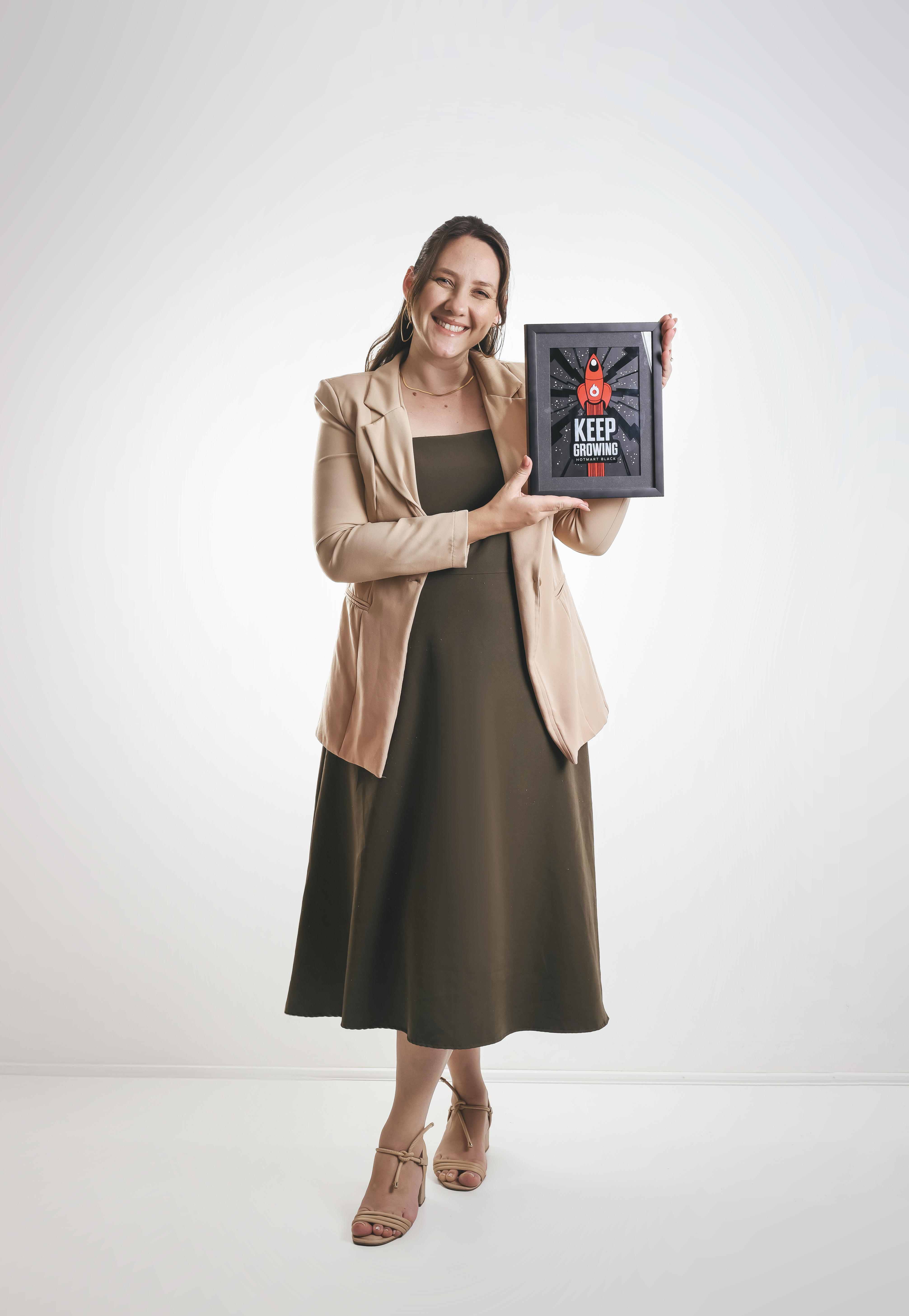 Prof. Carol Bauermann com prêmio Hotmart Black